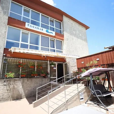 Fagaras Хостел *